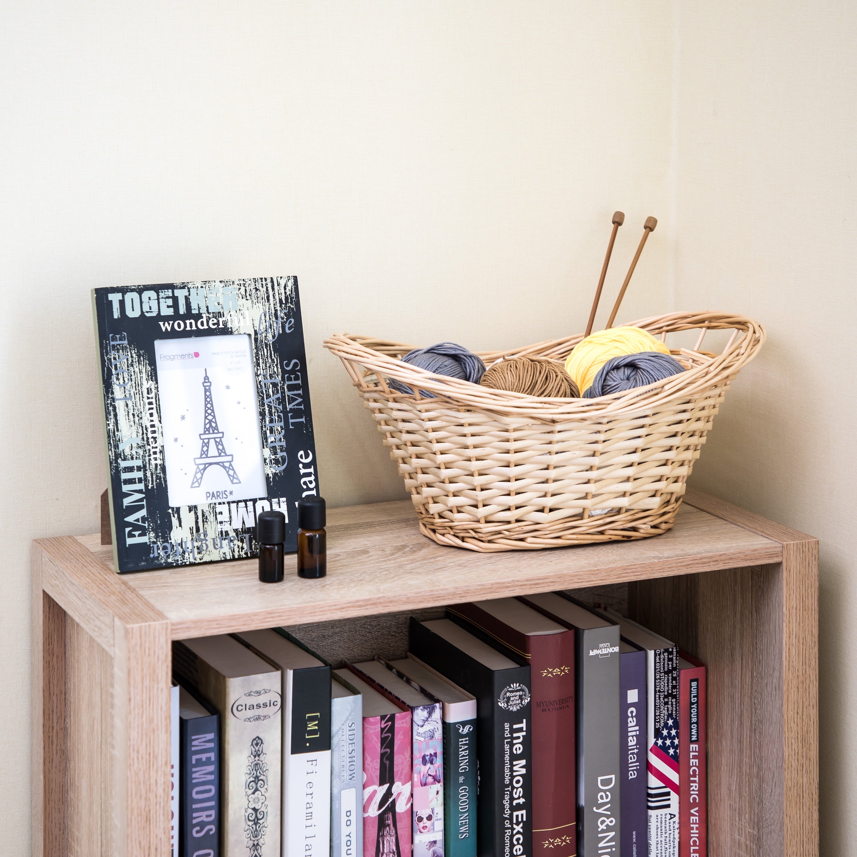 Decorative Oval Split Willow Basket with Cutout Handles, 16.14” L X 11.42” W X 7.08” H